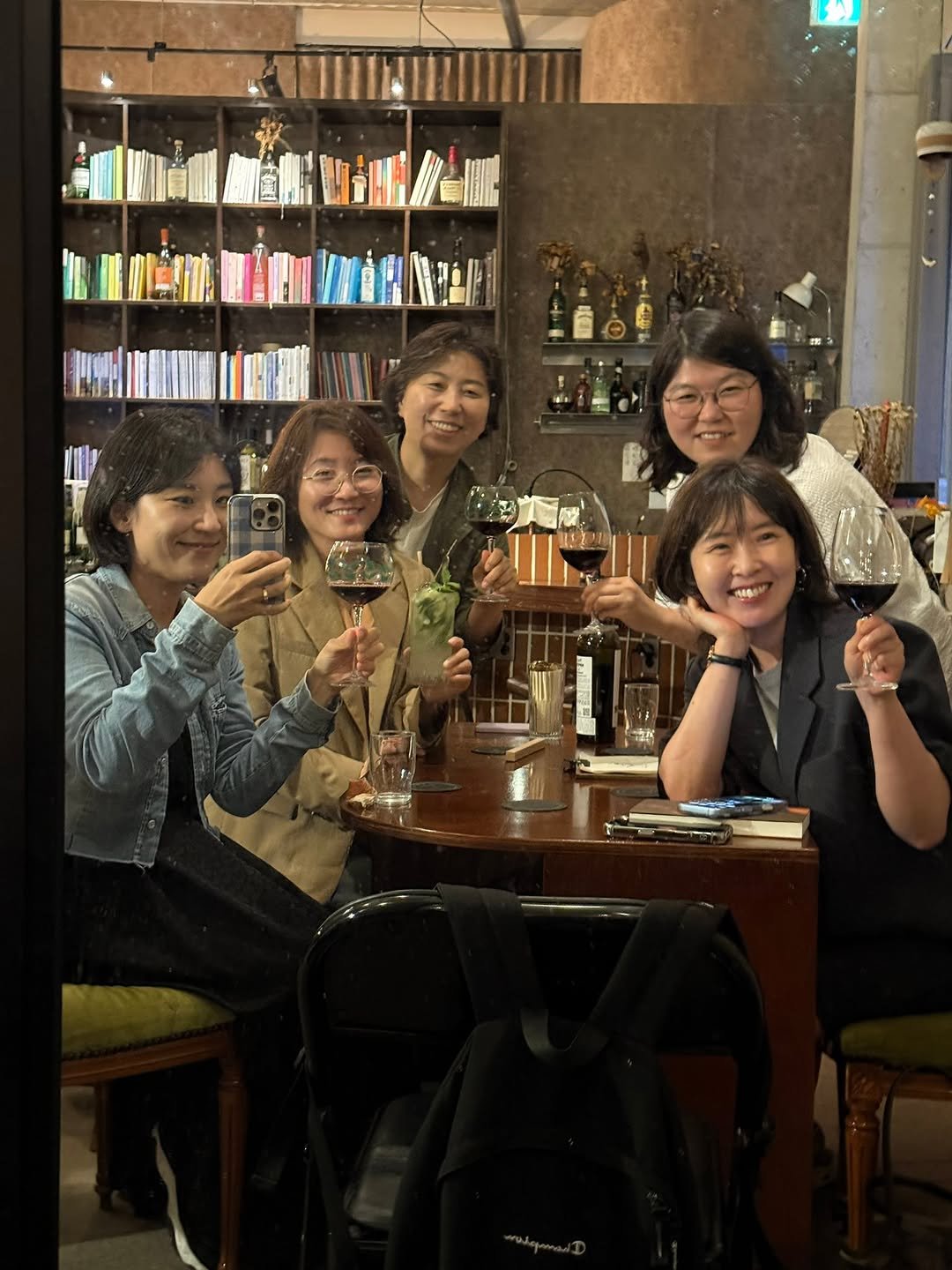 hyeumteo 게시물 이미지: .
어제는 한달에 한번씩 모이기로 한 출판연구학교 5기 ‘책방 옆 맛집’...