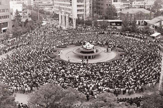 hyeumteo 게시물 이미지: .
5.18 광주항쟁 46주년 기념일입니다. 
나라가 어려움에 처할 때마다 목숨을...