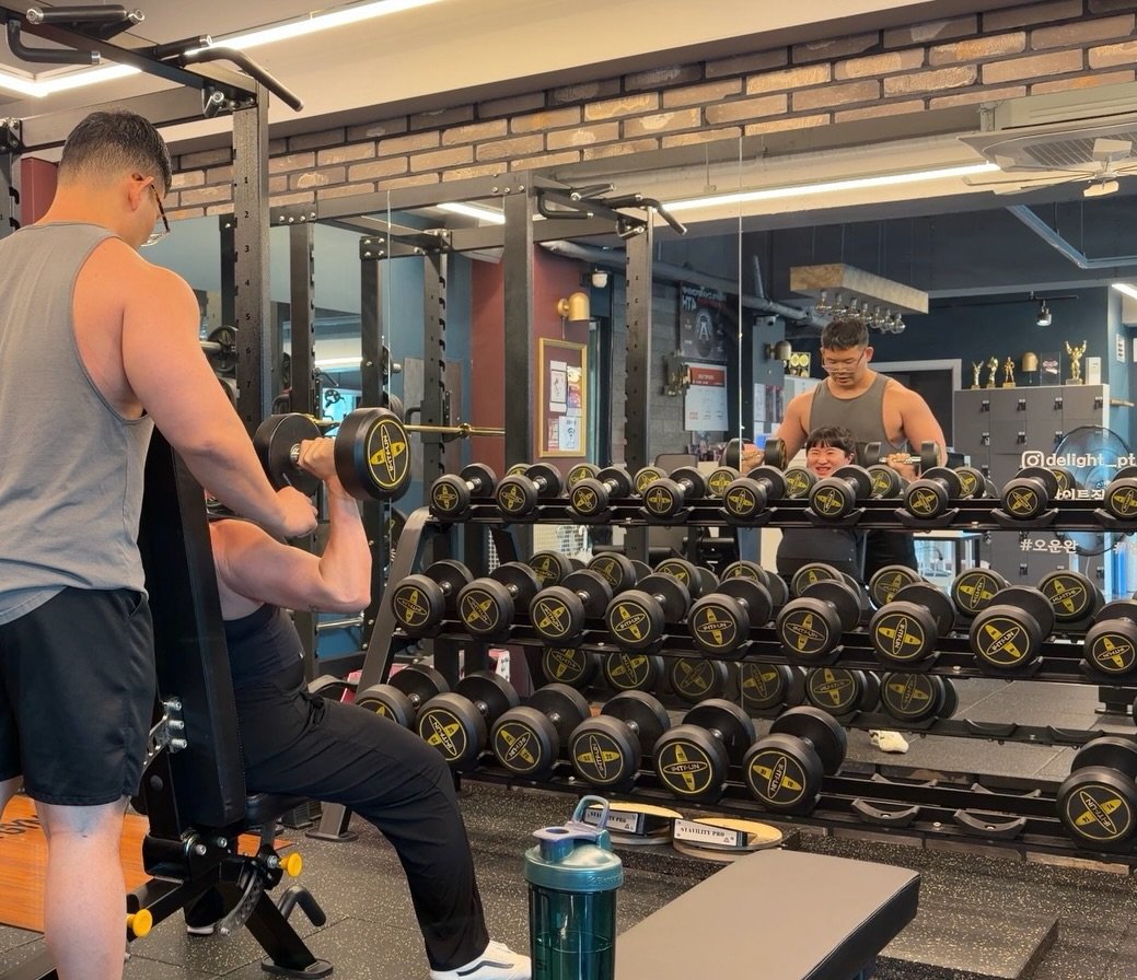 hyeyoon_ifbbpro 게시물 이미지: 26.05.22 금요일
#몸의변화 #몸의기록
살에 묻혀 있는 내 그뉵이들은
내년에...