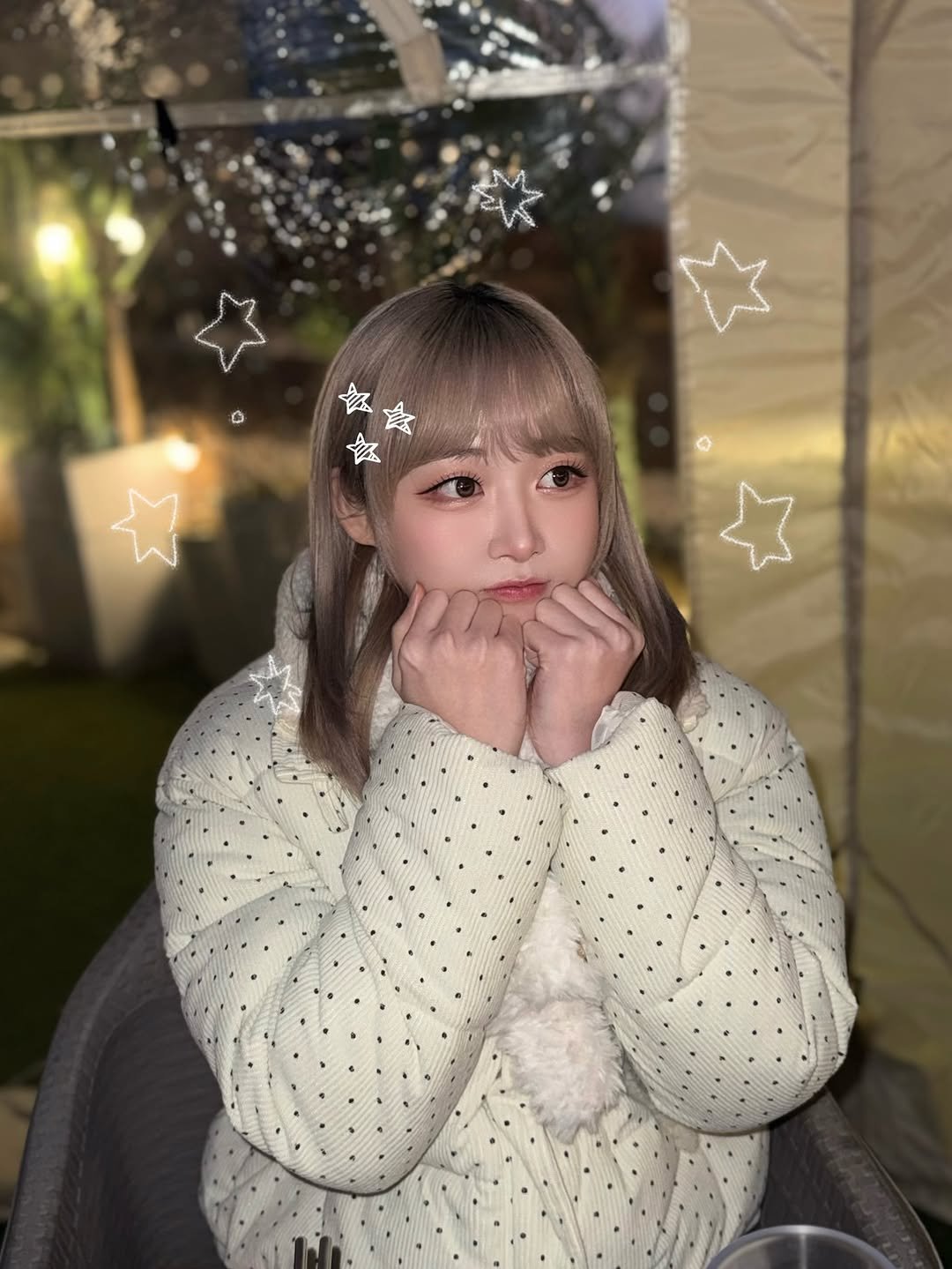 Photo by 혜찌 on February 06, 2026. May be an image of one or more people, hair, duffle coat, parka, outdoors and text.