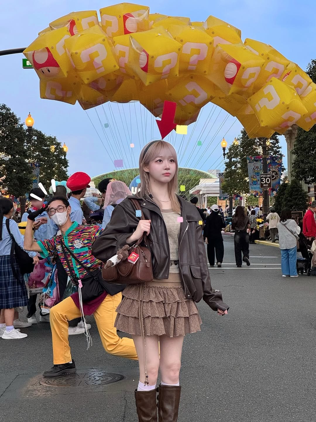 Photo by 혜찌 on April 17, 2026. May be an image of balloon, umbrella, parasol and text.
