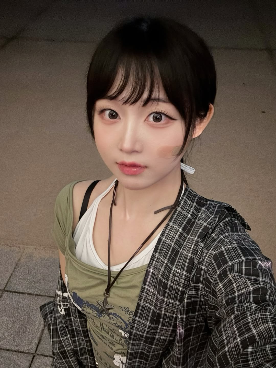 Photo by 혜찌 on October 05, 2025. May be a selfie of 1 person, hair, duffle coat, parka, costume and text.