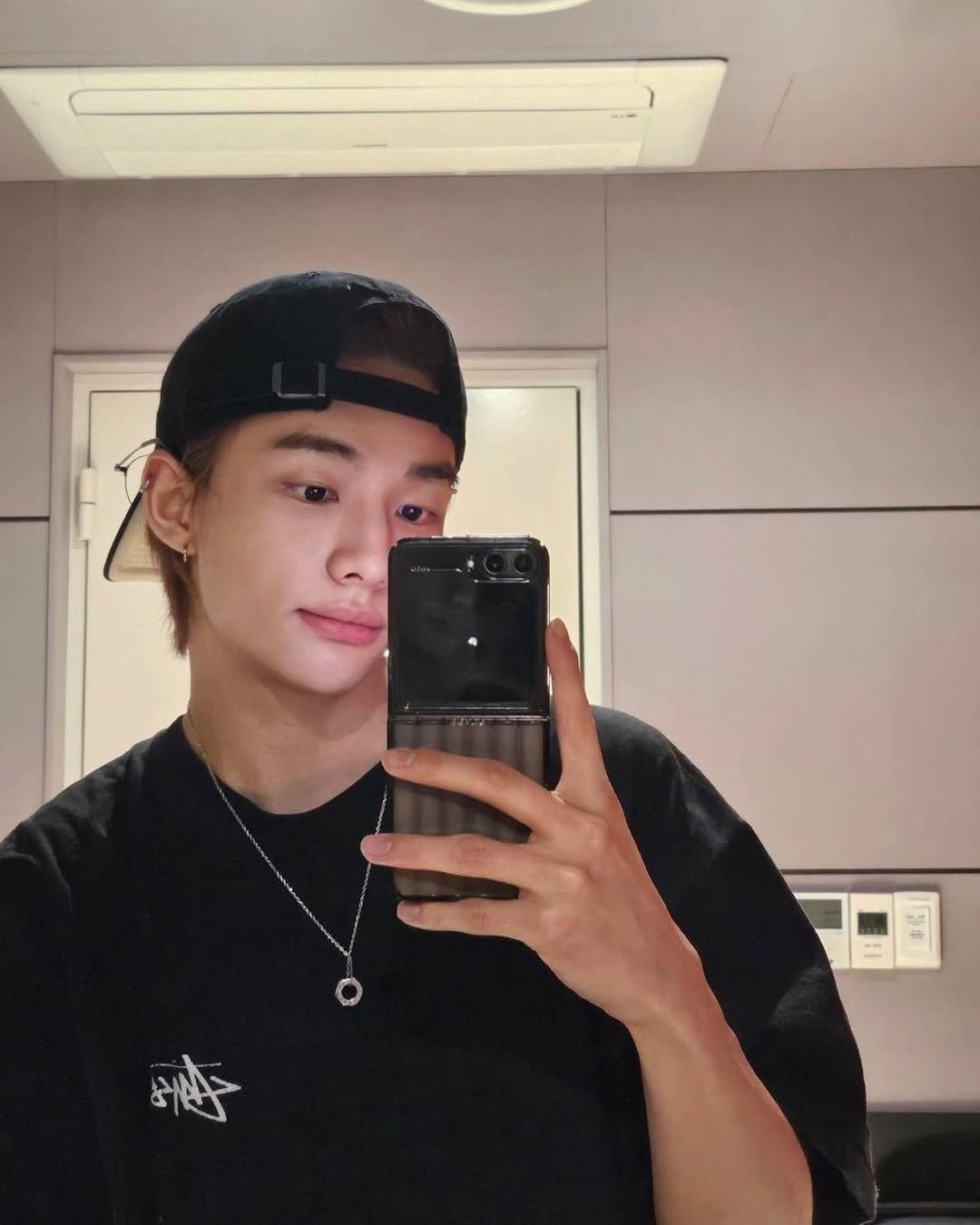 Photo by Fatma Zehra on February 03, 2026. May be an image of mirror and text that says '寿'.