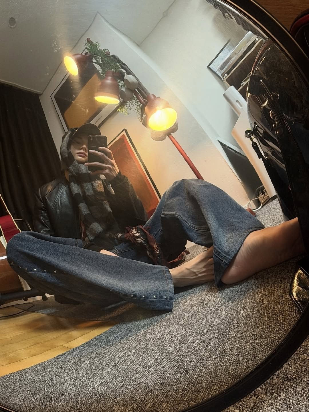 Photo by Fatma Zehra on March 24, 2026. May be an image of mirror, sweatpants, tinfoil and text.