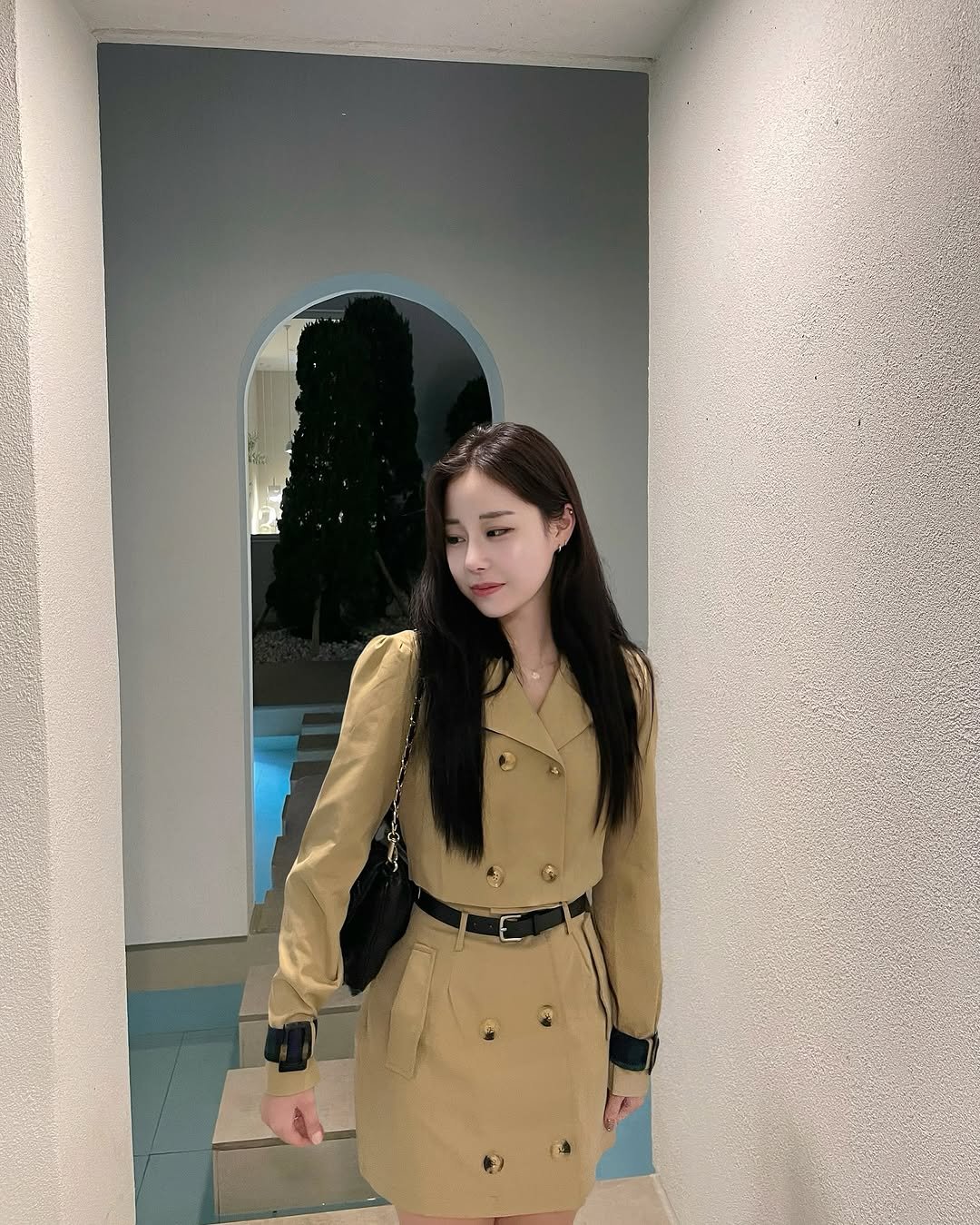 Photo by 김현서 on September 28, 2025. May be an image of 1 person, duffle coat, overcoat, parka and text.