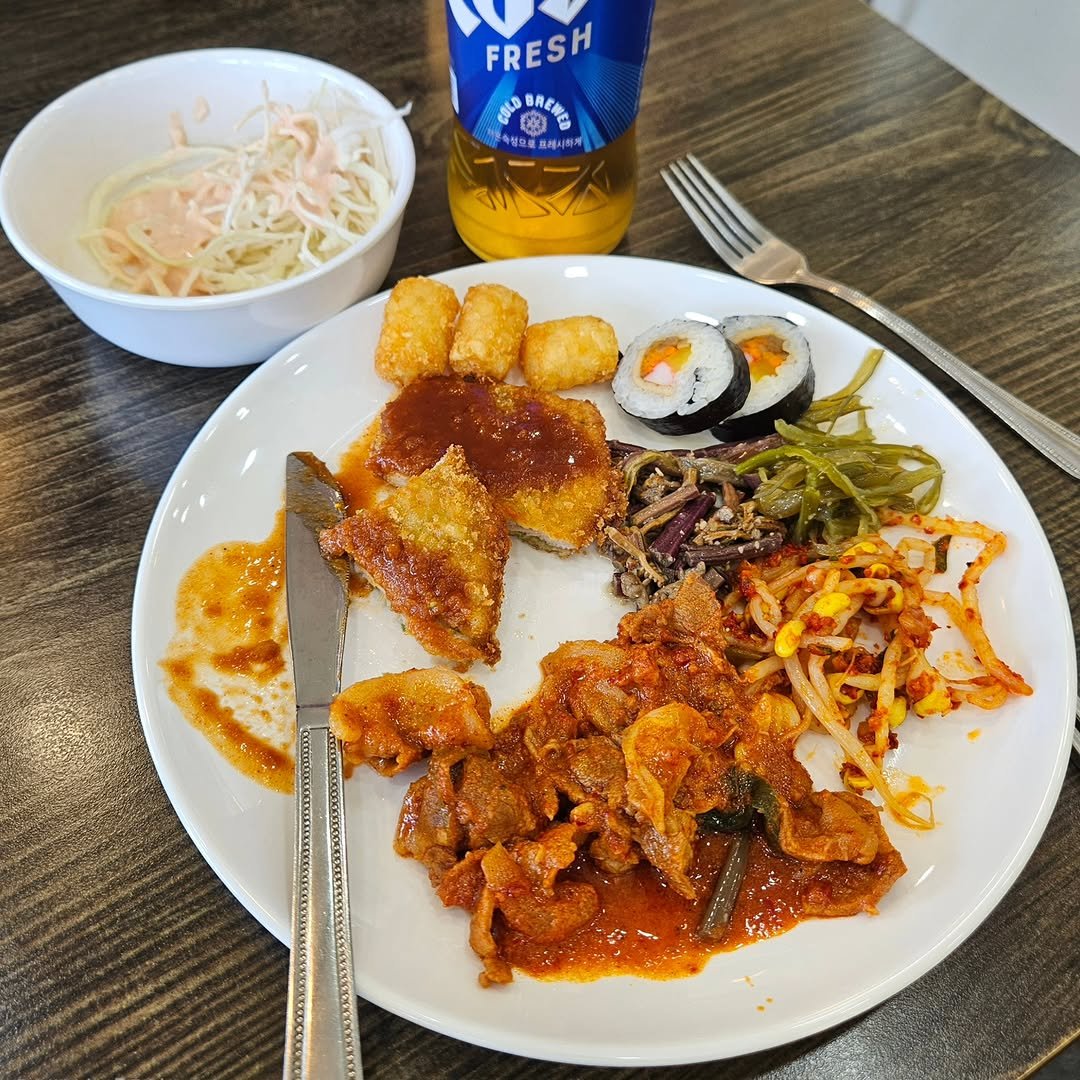 hyo_jsj 게시물 이미지: 🤭
맥주먹으면 배불러많이 못먹는지알았는데,

잘못알고있었네 싹 내려주면서 더...