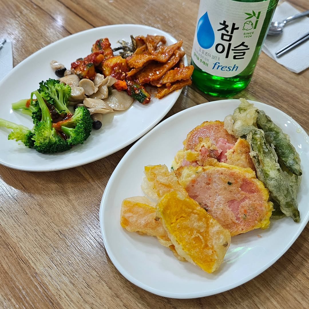 hyo_jsj 게시물 이미지: 😝
내가좋아하는 조건을 모두 갖춘곳,

저렴하고 맛있고 친절하고 오후3시 술가능하고...