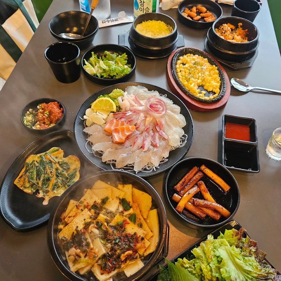 hyo_jsj 게시물 이미지: 🐟
이정도면 공짜로 주는 수준, 🤭 

38000원에 매운탕까지...