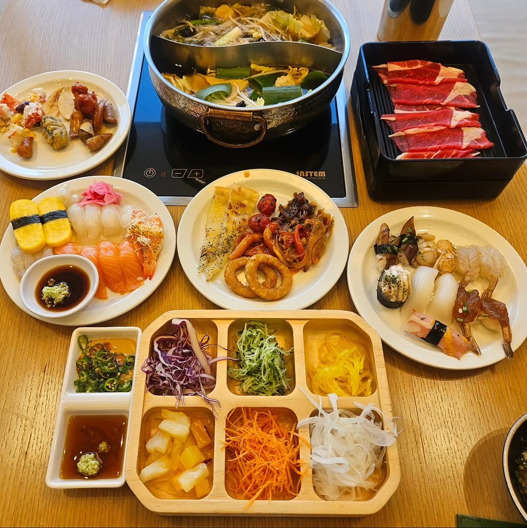 hyo_jsj 게시물 이미지: 🐽협찬
많고많은 샤브샤브 뷔페중에 분위기며 음식 퀄이며 

제일괜찮은듯...