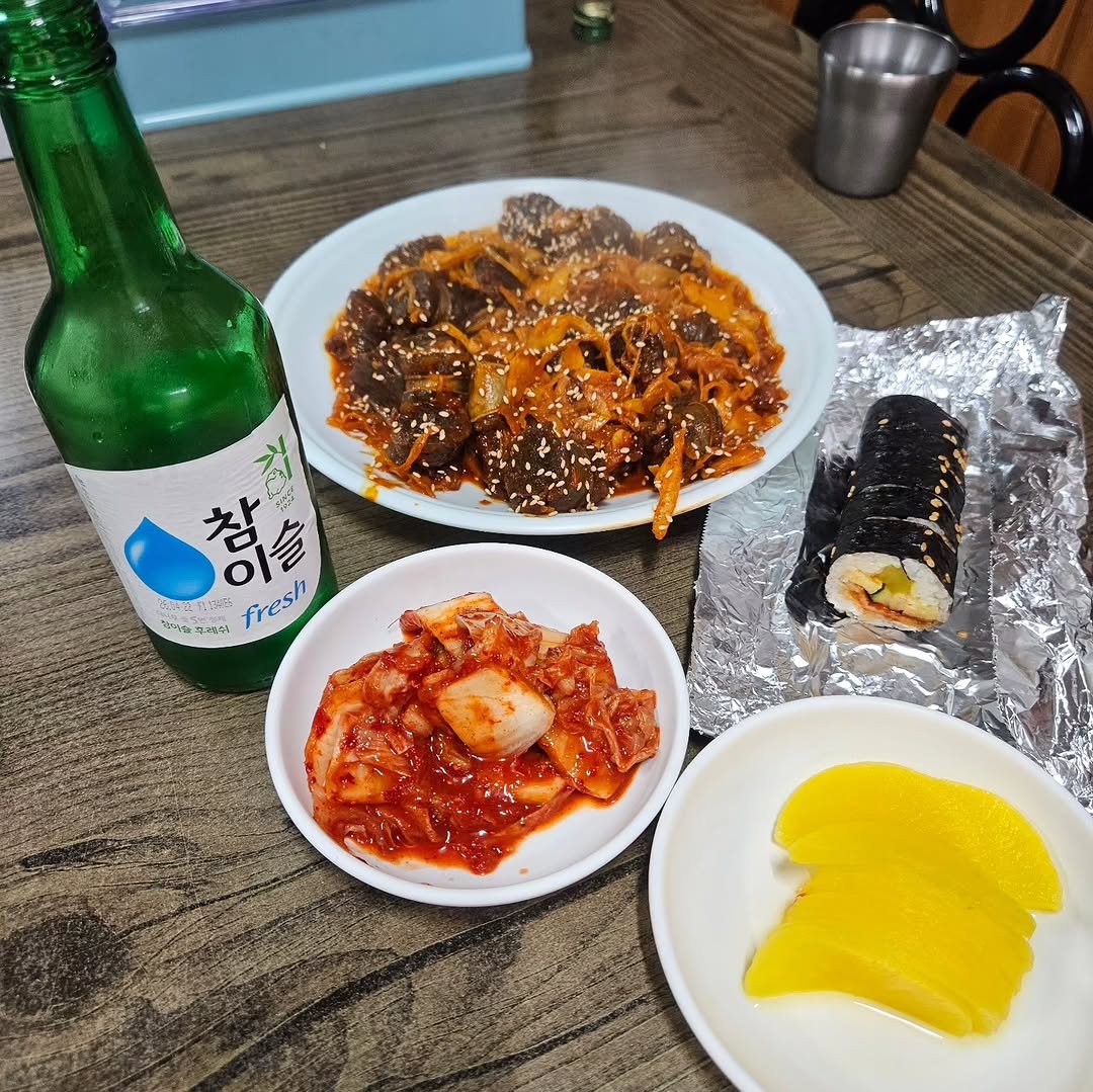 hyo_jsj 게시물 이미지: 💛
히히, 오랜만에오니 너무 좋다,

누구랑 먹는냐도 3할을차지함,...