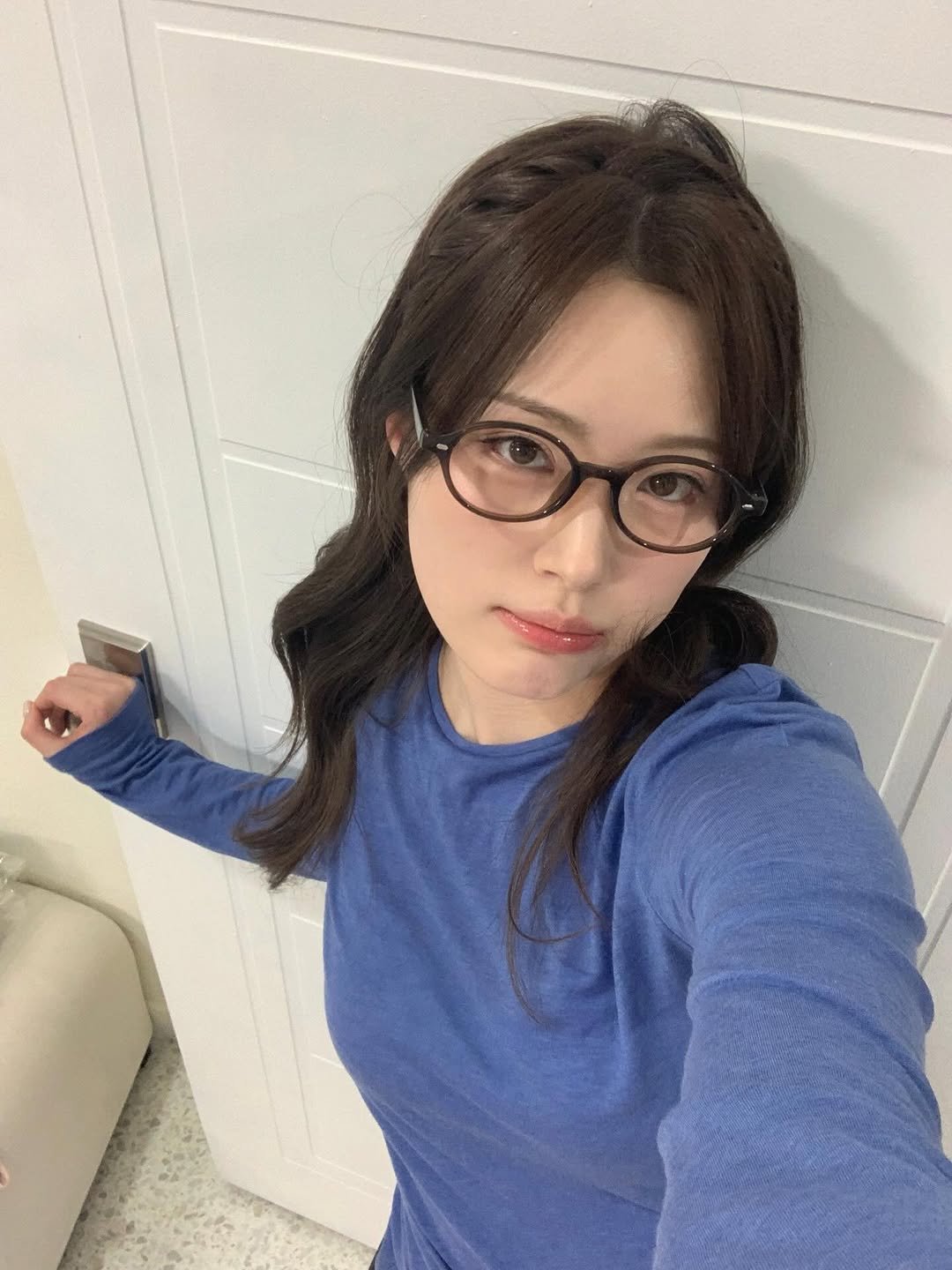 Photo by 효블리 Hyovely I 핑잘봄웜라 I 뷰티꿀팁 I 관리팁 I 요즘뷰티 I 패션템리뷰 on February 14, 2026. May be a selfie of one or more people, hair and eyeglasses.