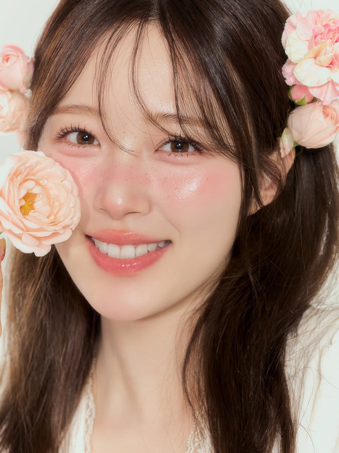 Photo by 효블리 Hyovely I 핑잘봄웜라 I 뷰티꿀팁 I 관리팁 I 요즘뷰티 I 패션템리뷰 on January 23, 2026. May be a closeup of one or more people, hair, rose and text.