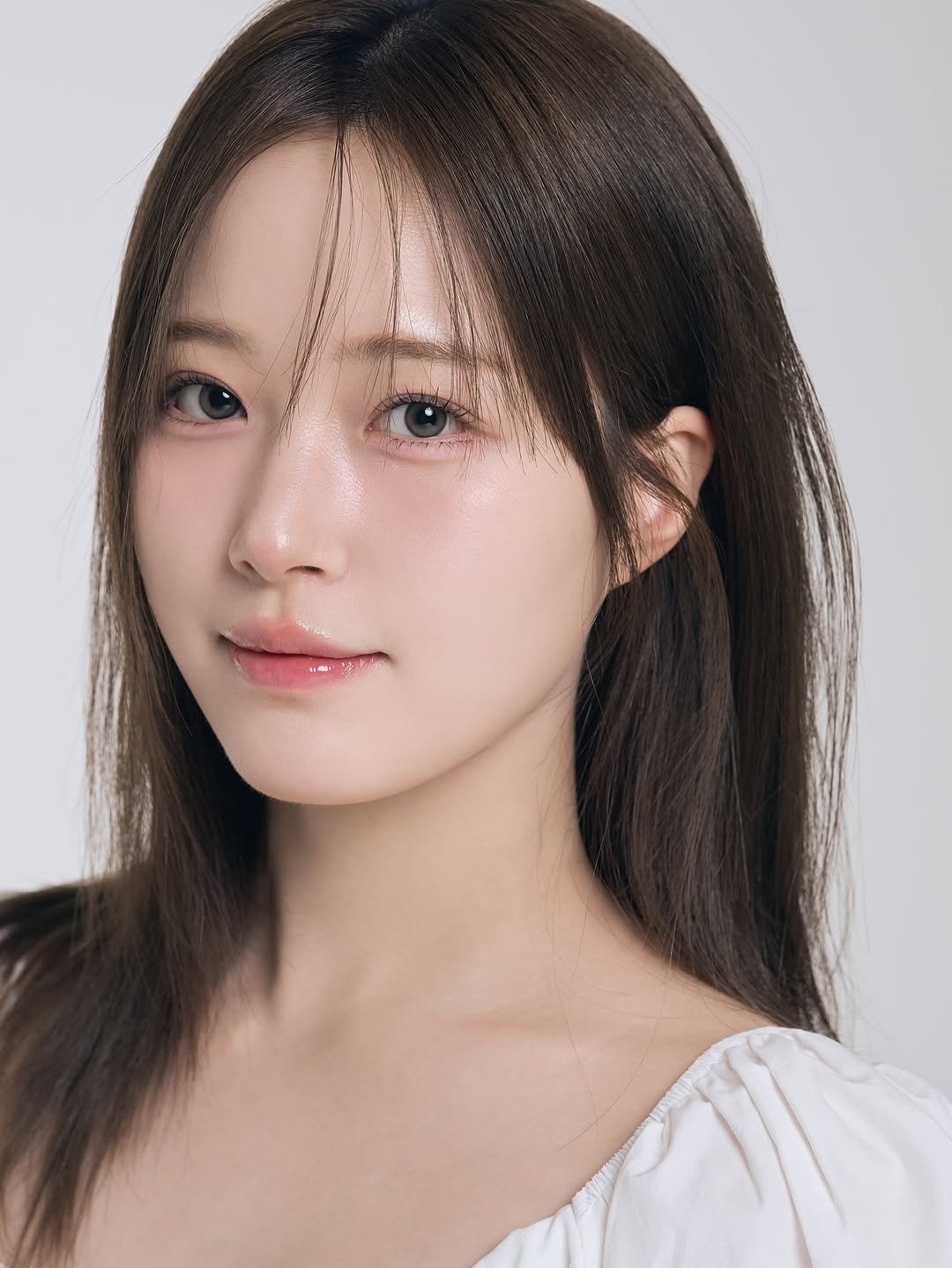 Photo shared by 효블리 Hyovely I 핑잘봄웜라 I 뷰티꿀팁 I 관리팁 I 요즘뷰티 I 패션템리뷰 on August 20, 2025 tagging @blnk_ran, and @blnk_strudio.