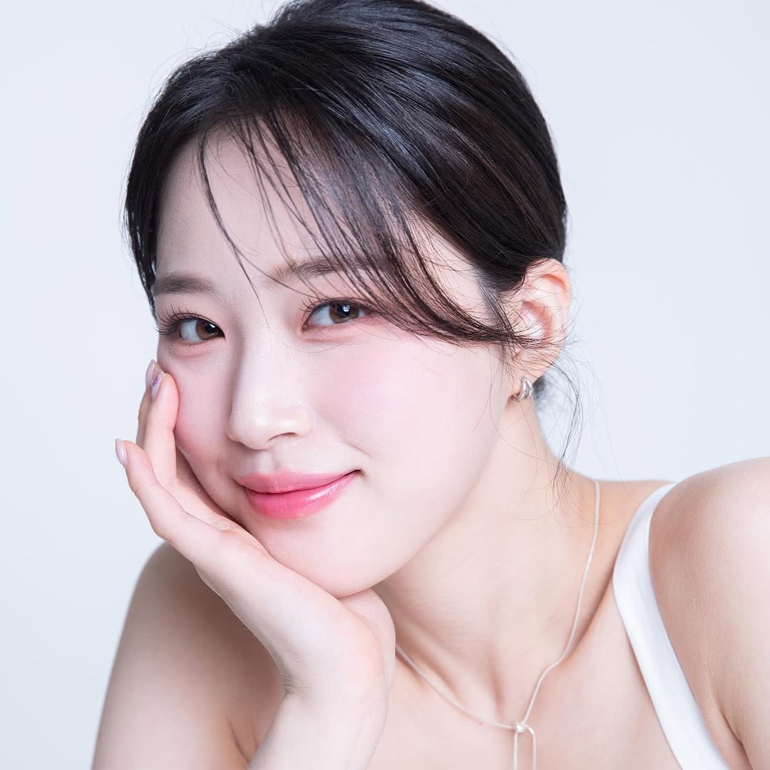 Photo by 효블리 Hyovely I 핑잘봄웜라 I 뷰티꿀팁 I 관리팁 I 요즘뷰티 I 패션템리뷰 on June 09, 2023.