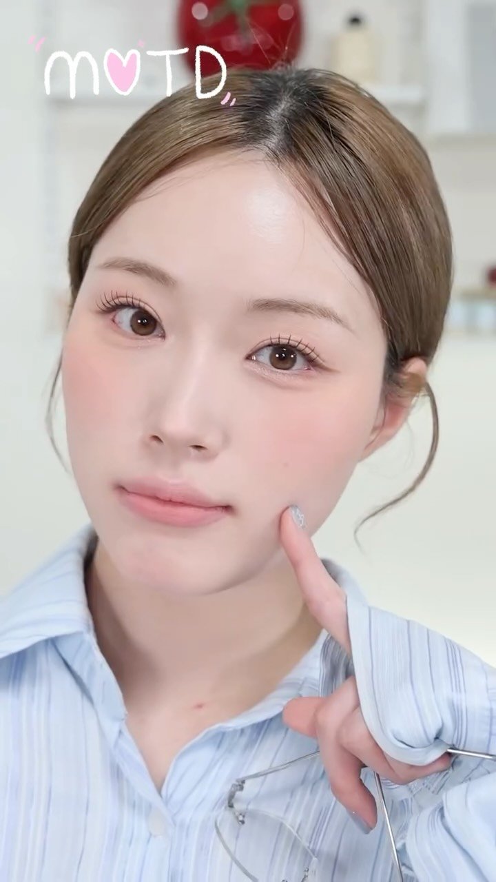 hyo_velying 게시물 이미지: 청순 발랄이 추구미✨🩷

🩵base
ABOUT TONE 스킨 레이어 핏 파운데이션...