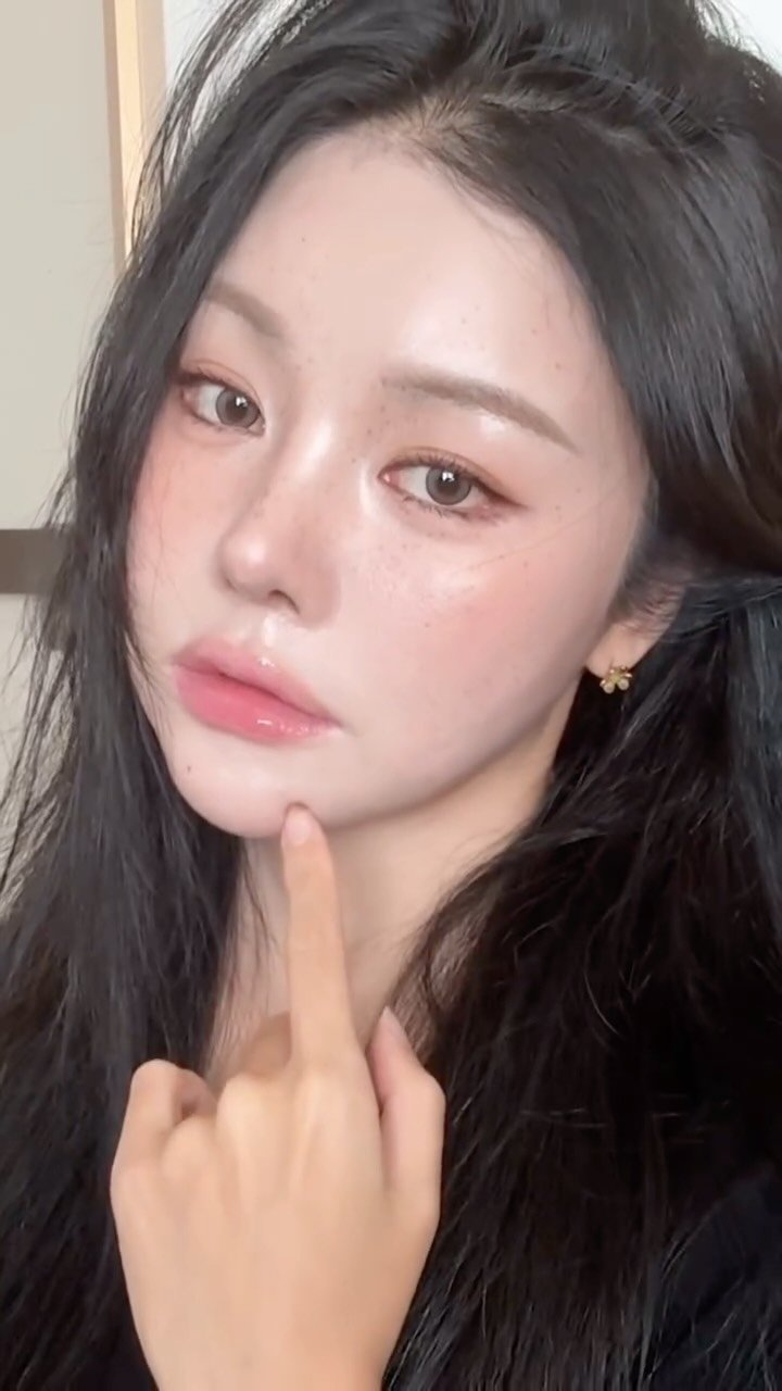 hyojinc_ 게시물 이미지: 진짜.. 릴스쟁이가 되겠어….
끝나지않는 여드름과의 싸움중인 효진조