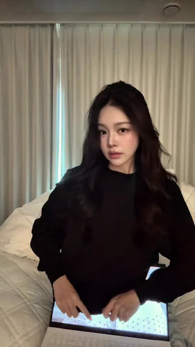 hyojinc_ 게시물 이미지: 아앗…ㅎ 내 복근이 보여버렸네ㅎ..