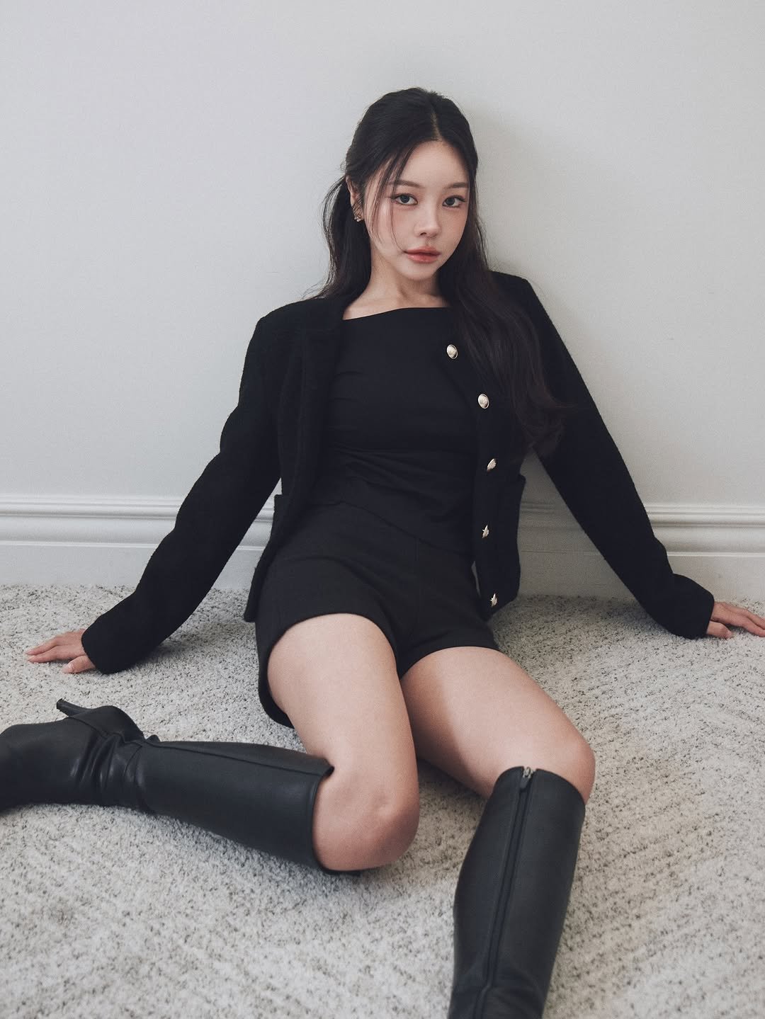 Photo by 조효진 Hyojin Cho on October 20, 2025. May be an image of miniskirt, boots, turtleneck and text.