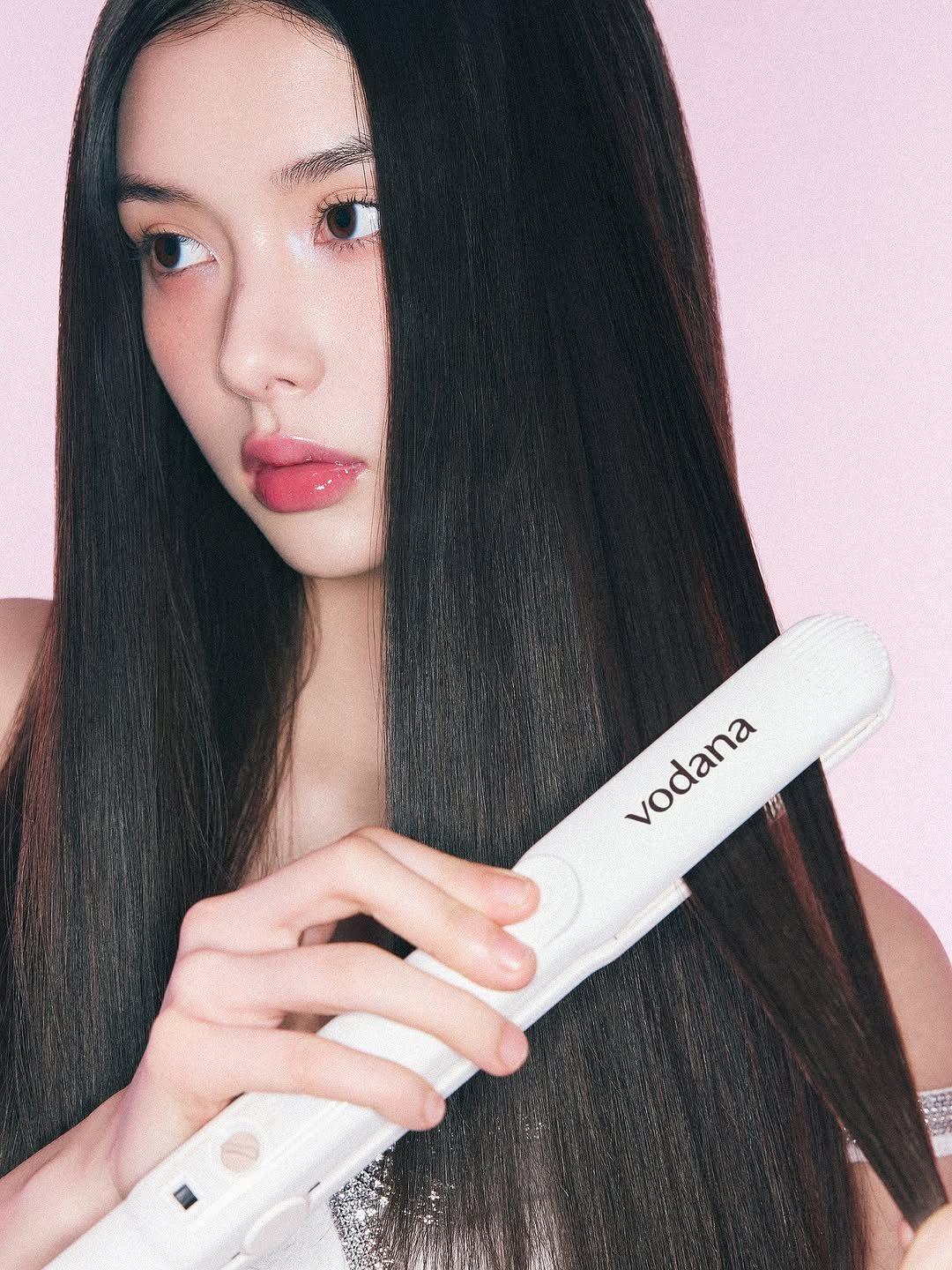 Photo shared by 김효진 on November 13, 2025 tagging @hjkgraphics. May be an image of one or more people, makeup, hair, hair brush, brush and text.