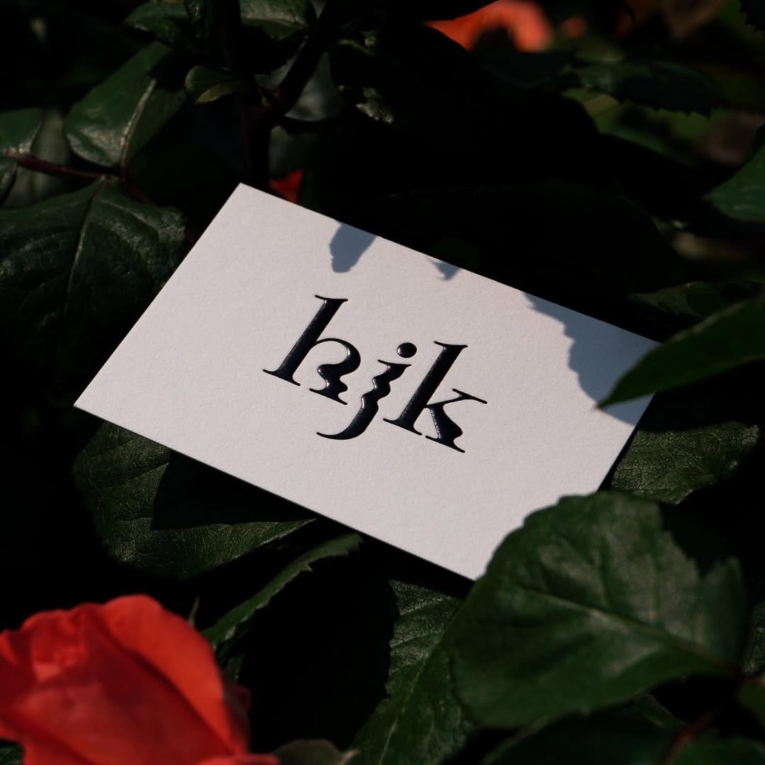 Photo shared by 김효진 on June 03, 2022 tagging @intl.international, @typedirectors, @branding.mob, @thebrandidentity, @logos.ai, @morrre.dsgn, @branding_design, @kooollektoor, @welovebranding, @branding.board, @logobo0k, @typegoodness, @tomorrow.type.today, @thebrandingcollective, @lavendr.type, @branding.source, @youcreativemedia, @the_daily_dose_of_design, @type01_, and @designbywomen_.