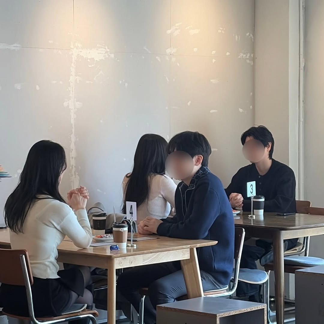 Photo by 효스타임 | 망원동 로테이션 소개팅 | 뉴스에 소개되는 외모승인제 소개팅 on March 22, 2026. May be an image of one or more people, drink, cornflower and text.