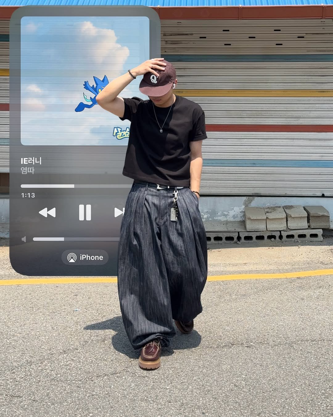 Photo shared by 황혁 on July 02, 2025 tagging @takeasy_official, @divein.kr, @idws_official, and @fashion_platform_seoul. May be an image of 1 person, sarong, kilt, sweatpants and text that says 'Ta 끝래공 I터니 염따 1:13 iPhone'.