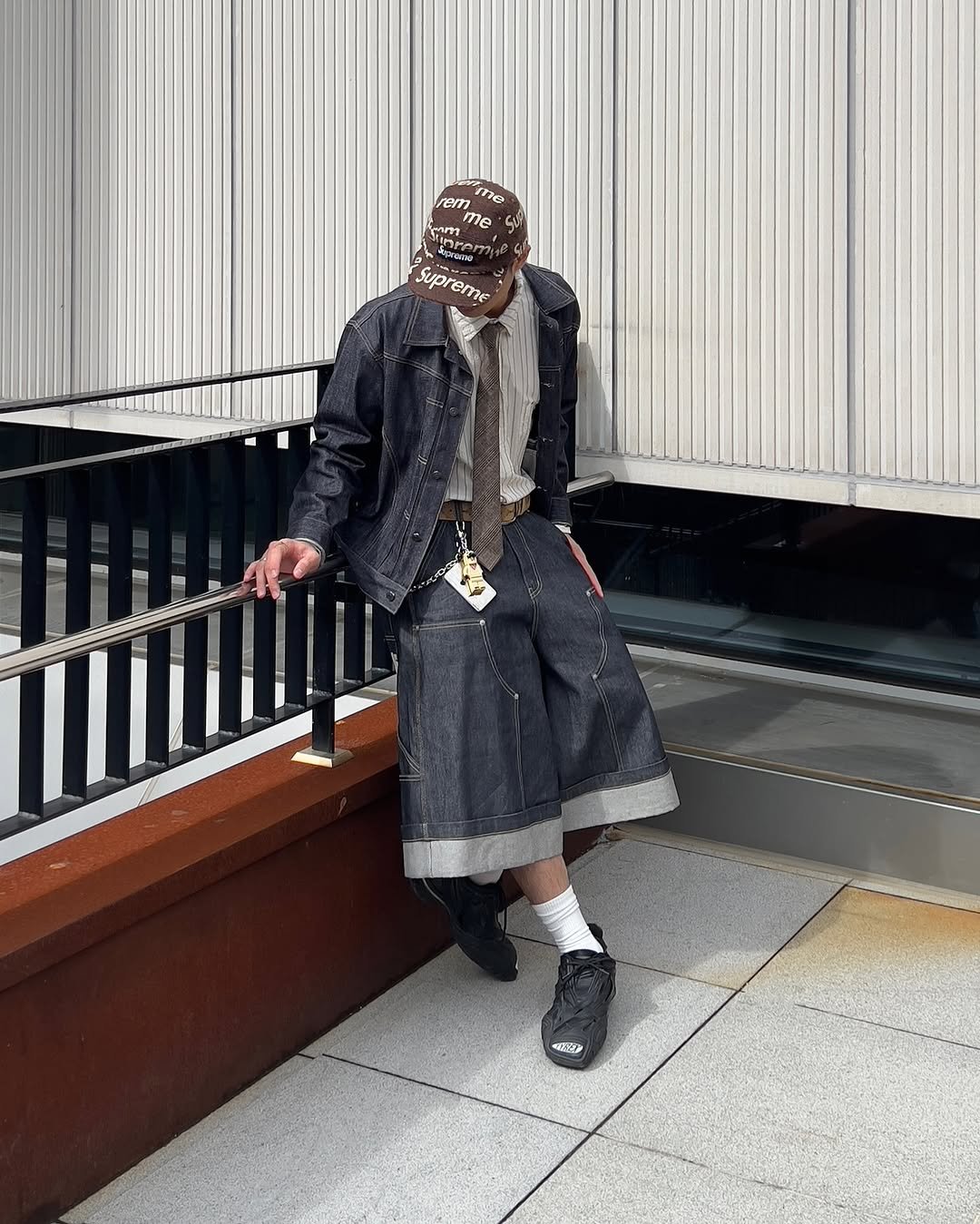 Photo by 황혁 on November 24, 2025. May be an image of outerwear, kilt and face mask.