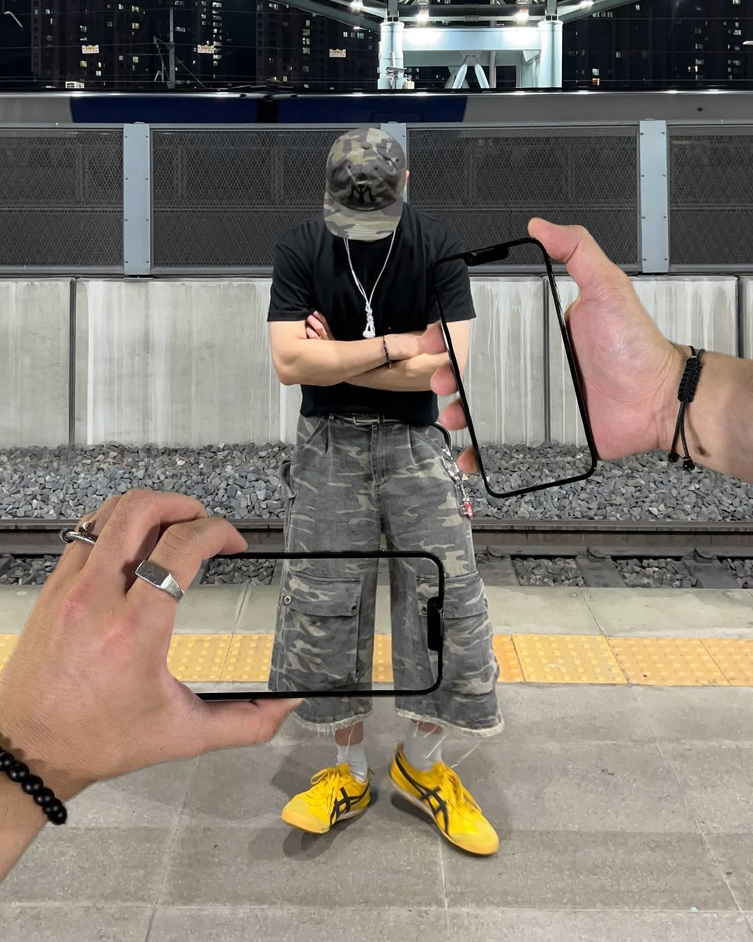 Photo shared by 황혁 on July 14, 2025 tagging @thanksmessia. May be an image of 2 people, phone, gas mask and text that says 'ههد Mih'.