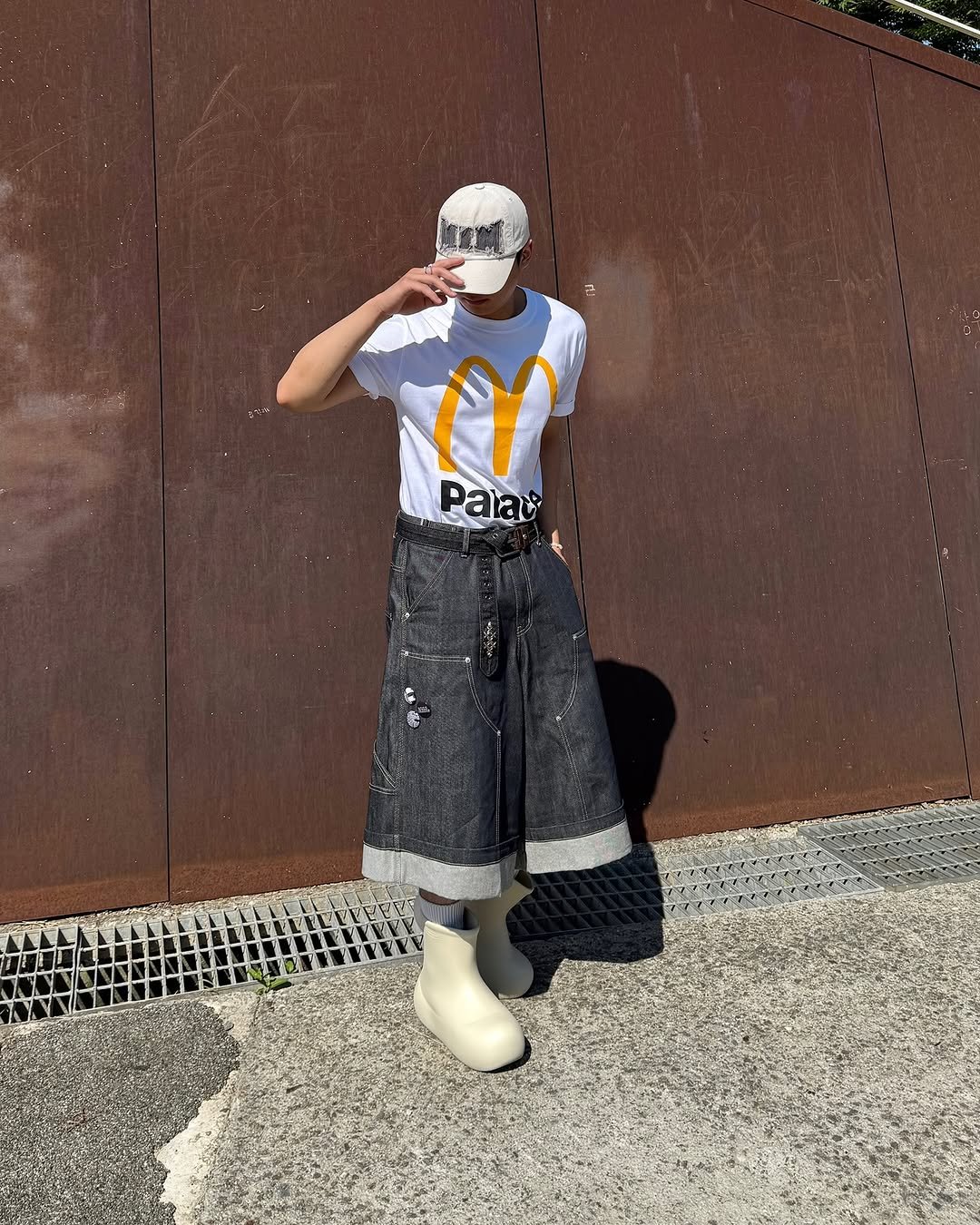 Photo shared by 황혁 on July 25, 2025 tagging @tawntoe_official. May be an image of 1 person and text that says 'Paiau N'.