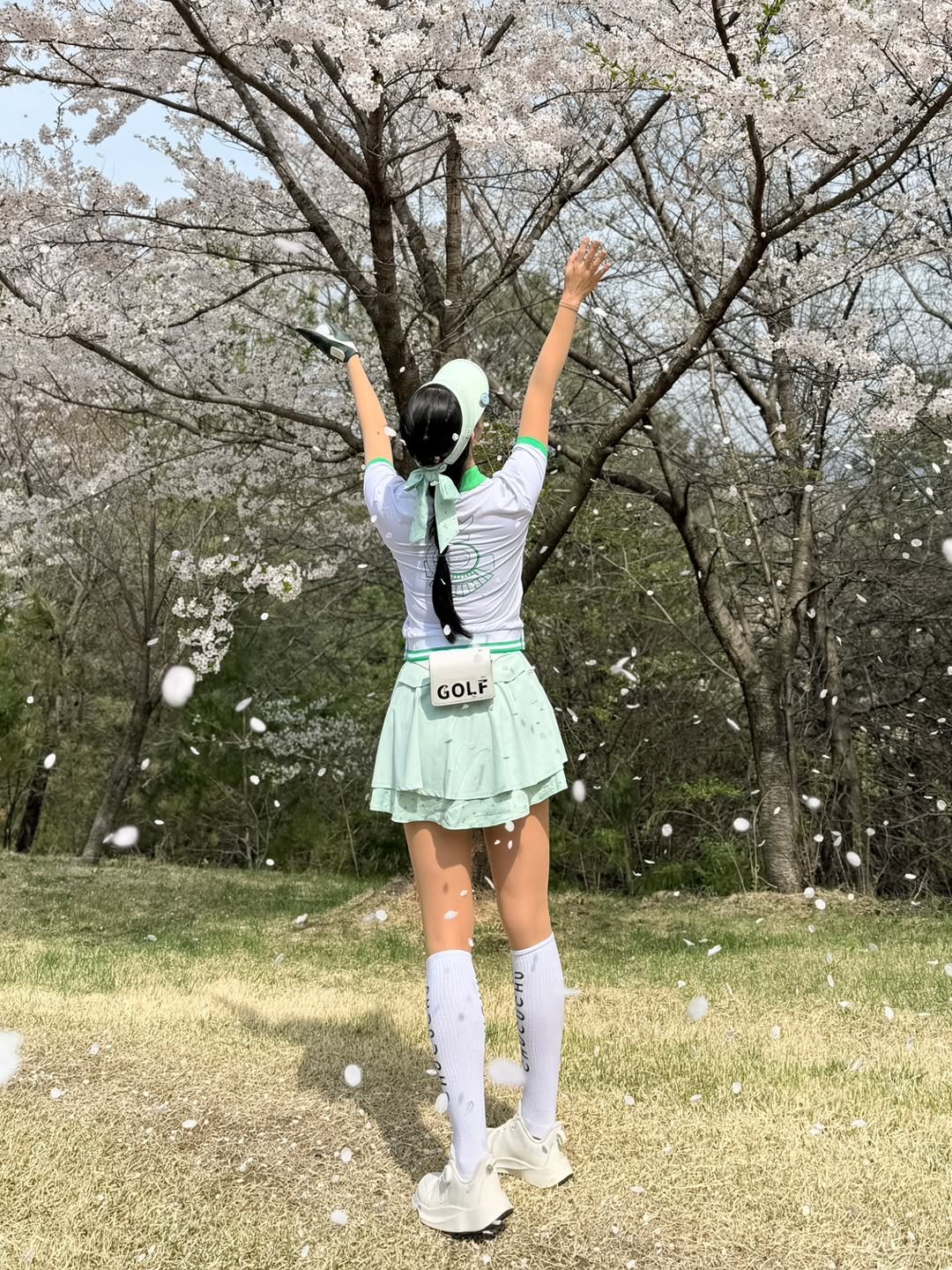 Photo by 주현하 on April 14, 2026. May be an image of stone-fruit tree and text.