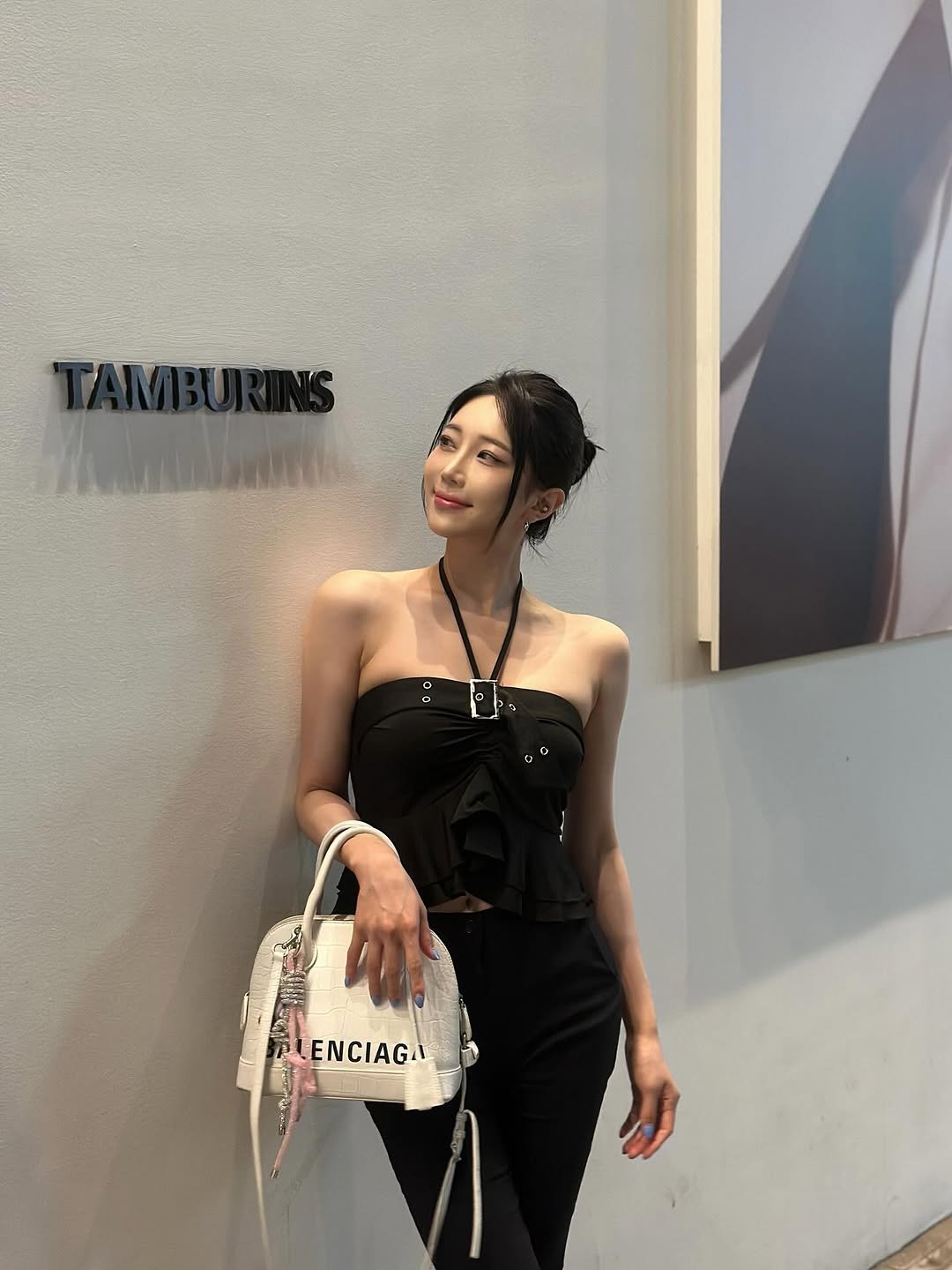 Photo by 𝗗𝗝 𝗛𝗬𝗨𝗡𝗔𝗛 김현아🇰🇷 on June 07, 2025. May be an image of top, purse and jumpsuit.