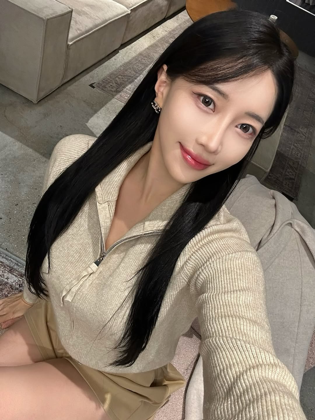 Photo by Hah🖤🪽 on October 26, 2025. May be a selfie of one or more people, hair, top and text.