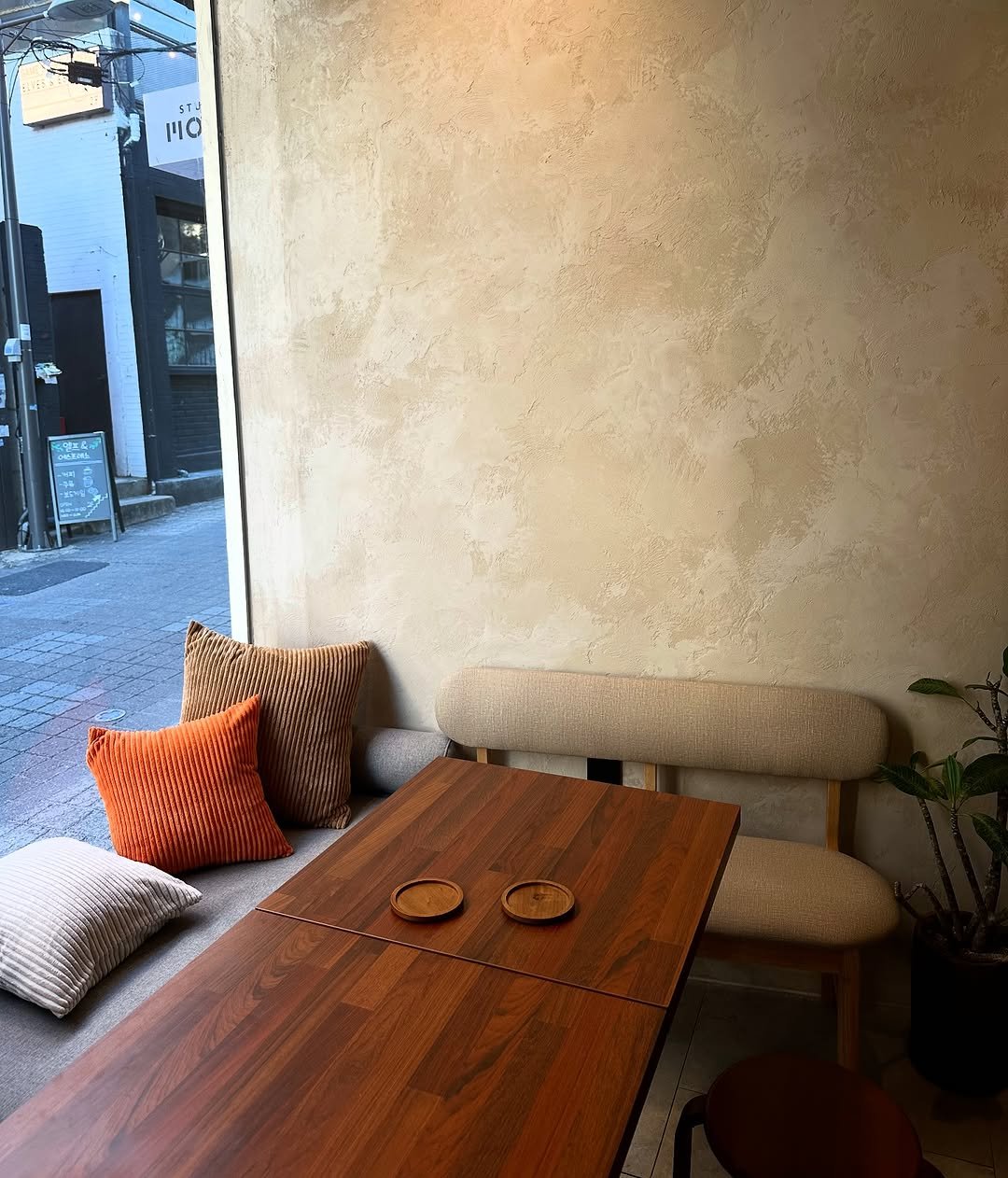 Photo by Hah🖤🪽 on December 05, 2025. May be an image of dining table, cornflower, indoors, brick wall and text.