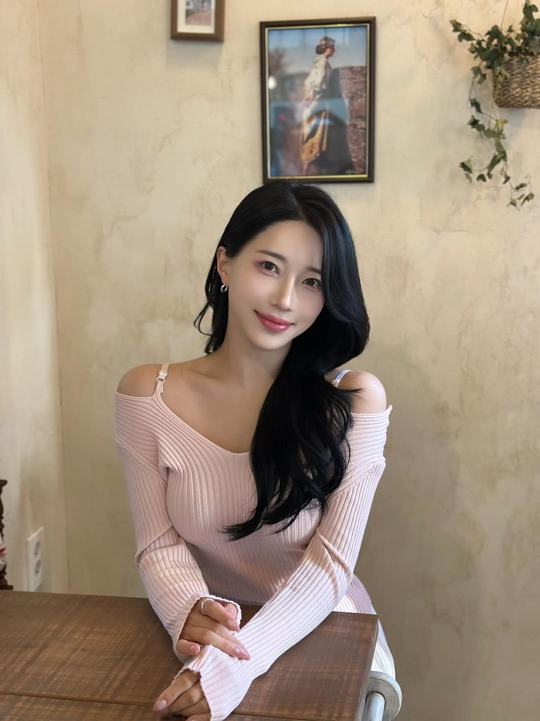 Photo by 김현아 on February 17, 2026. May be an image of one or more people, braids, top, dress and text.