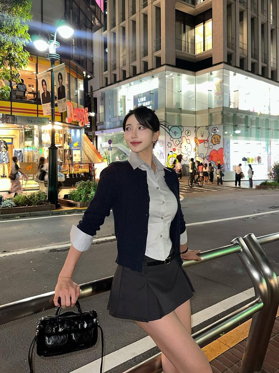 Photo by Hah🖤🪽 on October 07, 2025. May be an image of suit, blazer and miniskirt.