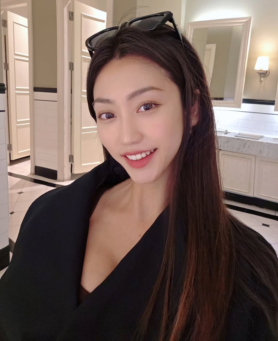 Photo by 김현지 / Hyunji Kim on April 08, 2026. May be a selfie of one or more people, hair and text.