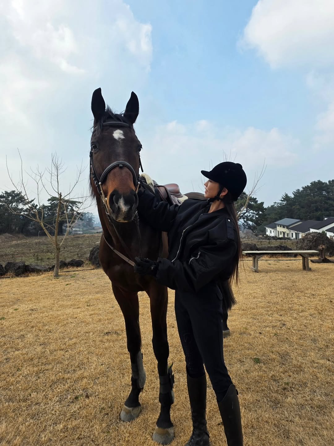 Photo shared by 김현지 / Hyunji Kim on February 24, 2026 tagging @justhorse_equestrian. May be an image of riding on a horse, horse, pants and text.