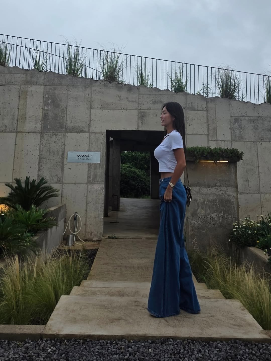 Photo shared by 김현지 / Hyunji Kim on August 09, 2025 tagging @moasi.le.rocher. May be an image of 1 person and text.