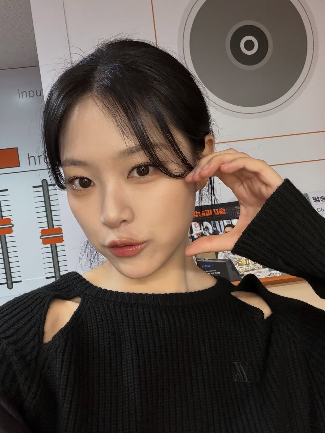 Photo by 현진 on January 19, 2026. May be an image of one or more people, hair and top.