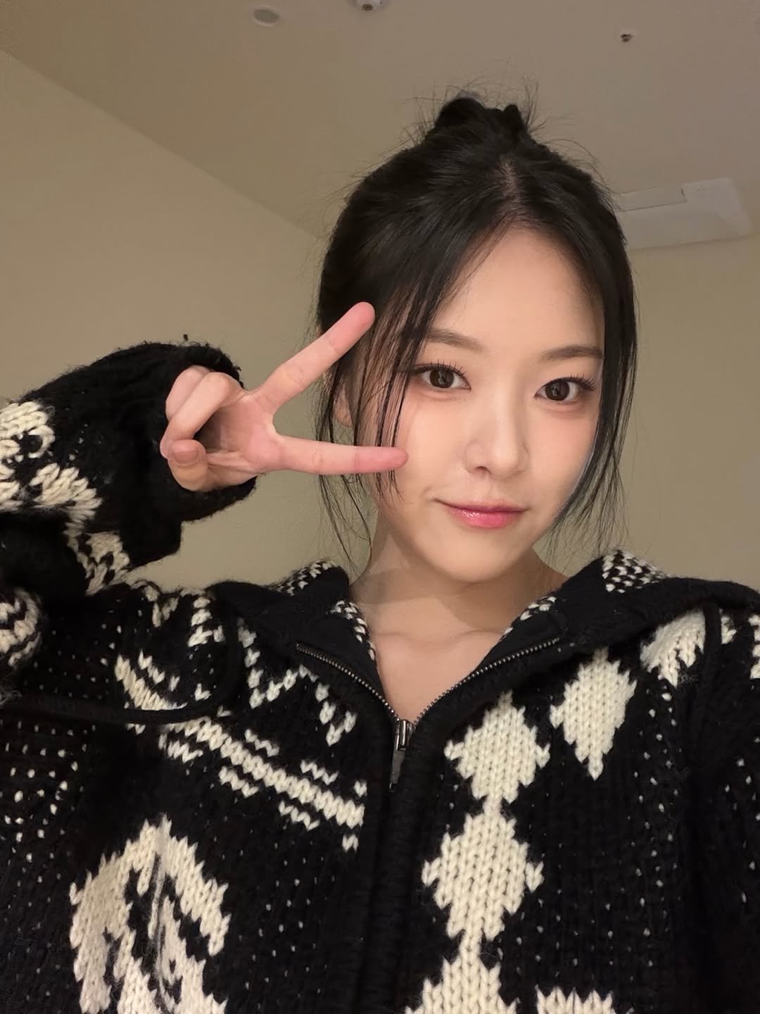 Photo by 현진 on March 21, 2026. May be an image of one or more people, hair, top and text.