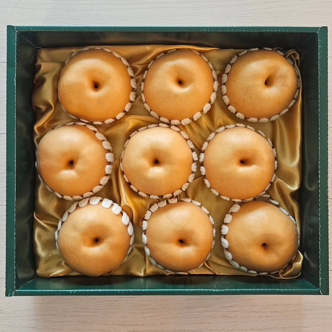 Photo by Hyunjoon Yoo on October 01, 2025. May be an image of cake, apple, tart, pear and text.
