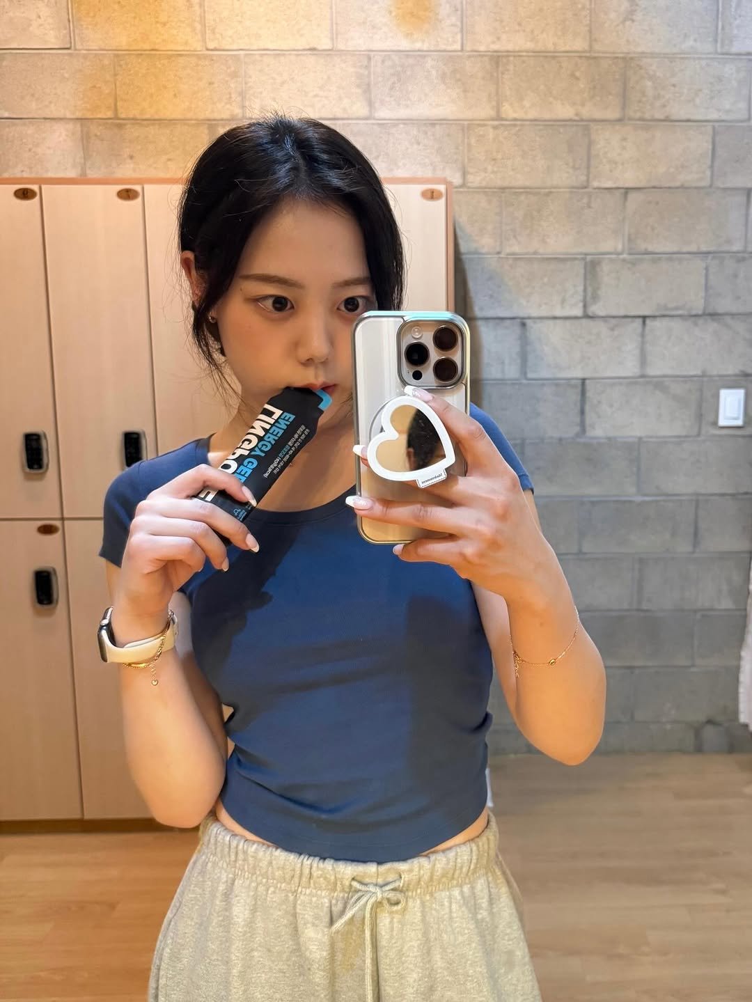 hyunttong_ 게시물 이미지: 에너지젤 색 맞춰서 파란색 입고 운동 간 날 💙

요즘 천국의 계단이나 유산소 오래...