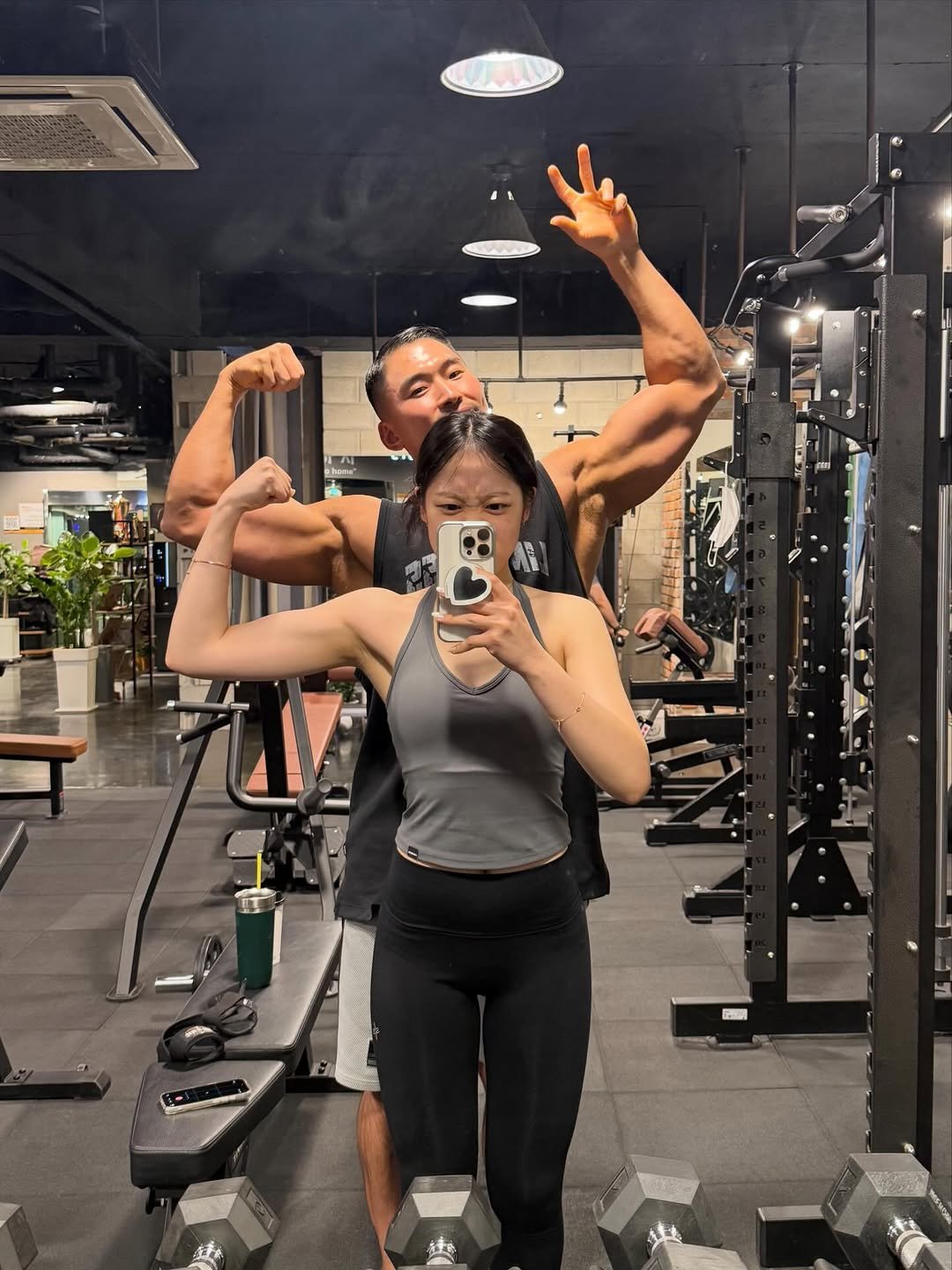 hyunttong_ 게시물 이미지: 주변에 좋은 어른들이 많다는 것 또한 정말 감사한 일🥹

친오빠가 픽한 관장님께서...