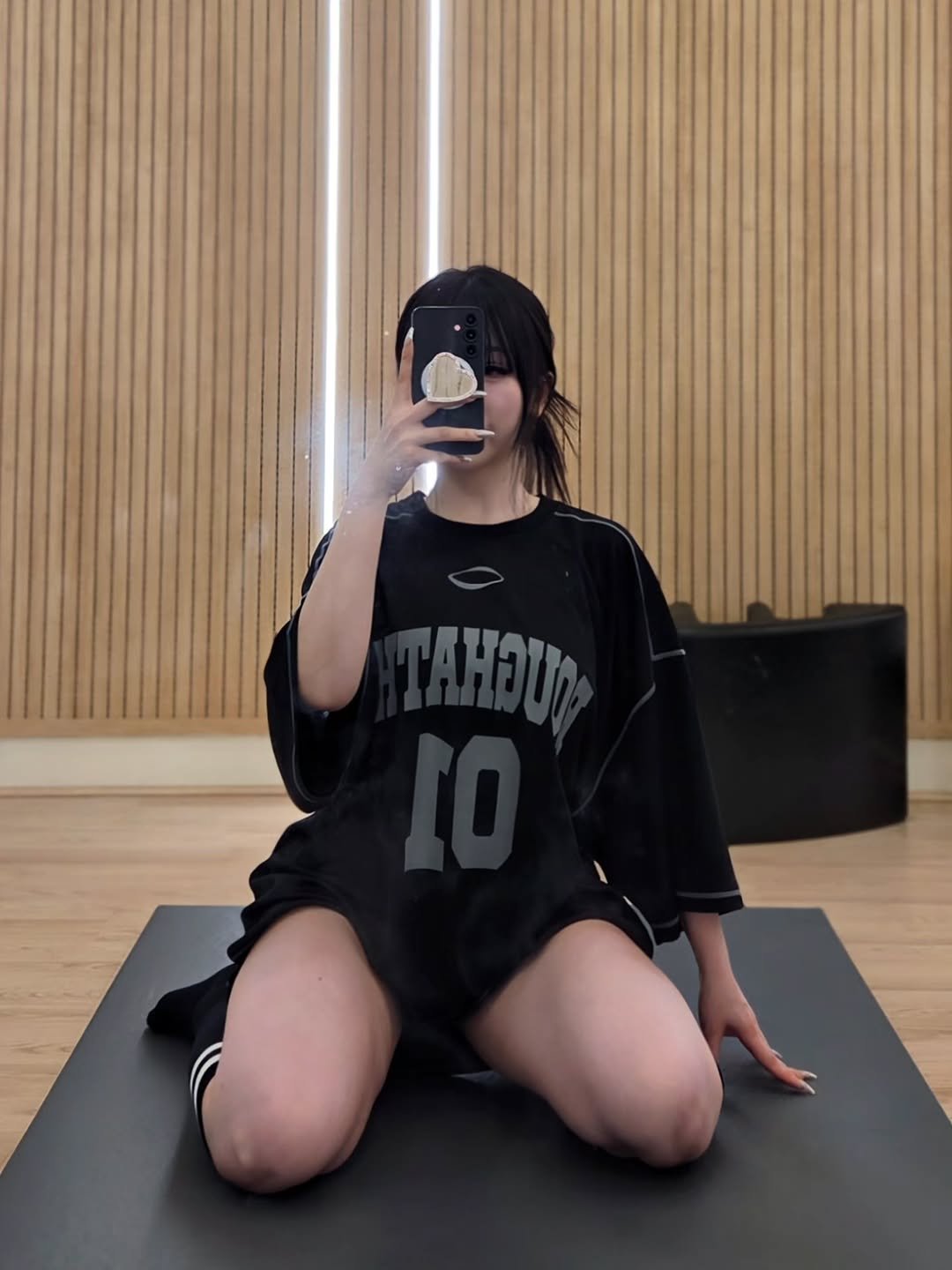 hyuny_pony 게시물 이미지: 하체할땐 오버핏이 최고 ( •͈ᴗ-)ᓂ-ෆ
야들후들 메쉬재질이라 땀많이 흘려도 금방...