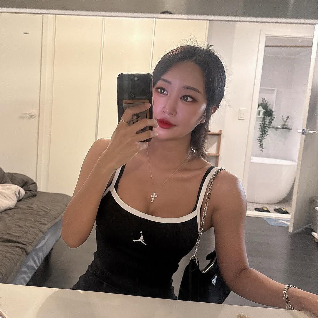 hyyy_0114 게시물 이미지: 여름만보고 사는난데 운동하고싶구 물놀이가구싶다
올여름도 바다가서 야외태닝...