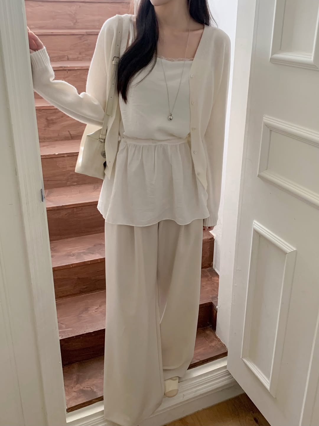 Photo by 정이네 데일리룩 l 정이🎀 on April 07, 2026. May be an image of sleepwear, jumpsuit and text.