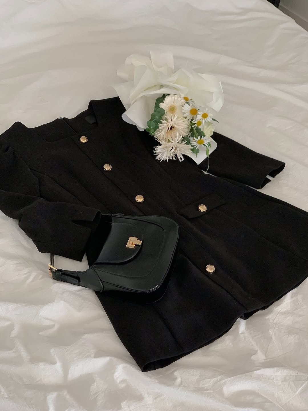 Photo by 정이네 데일리룩 l 정이🎀 l 하객룩 출근룩 마실룩 on November 05, 2025. May be an image of purse and text.