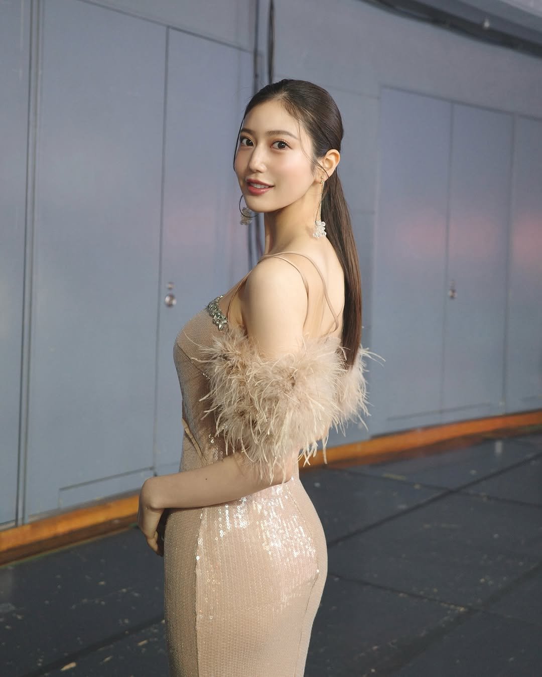 Photo shared by 阿部なつき on December 06, 2025 tagging @tgc_staff, and @hiromaz_hd_official. May be an image of one or more people, hair, gown, dress and text.