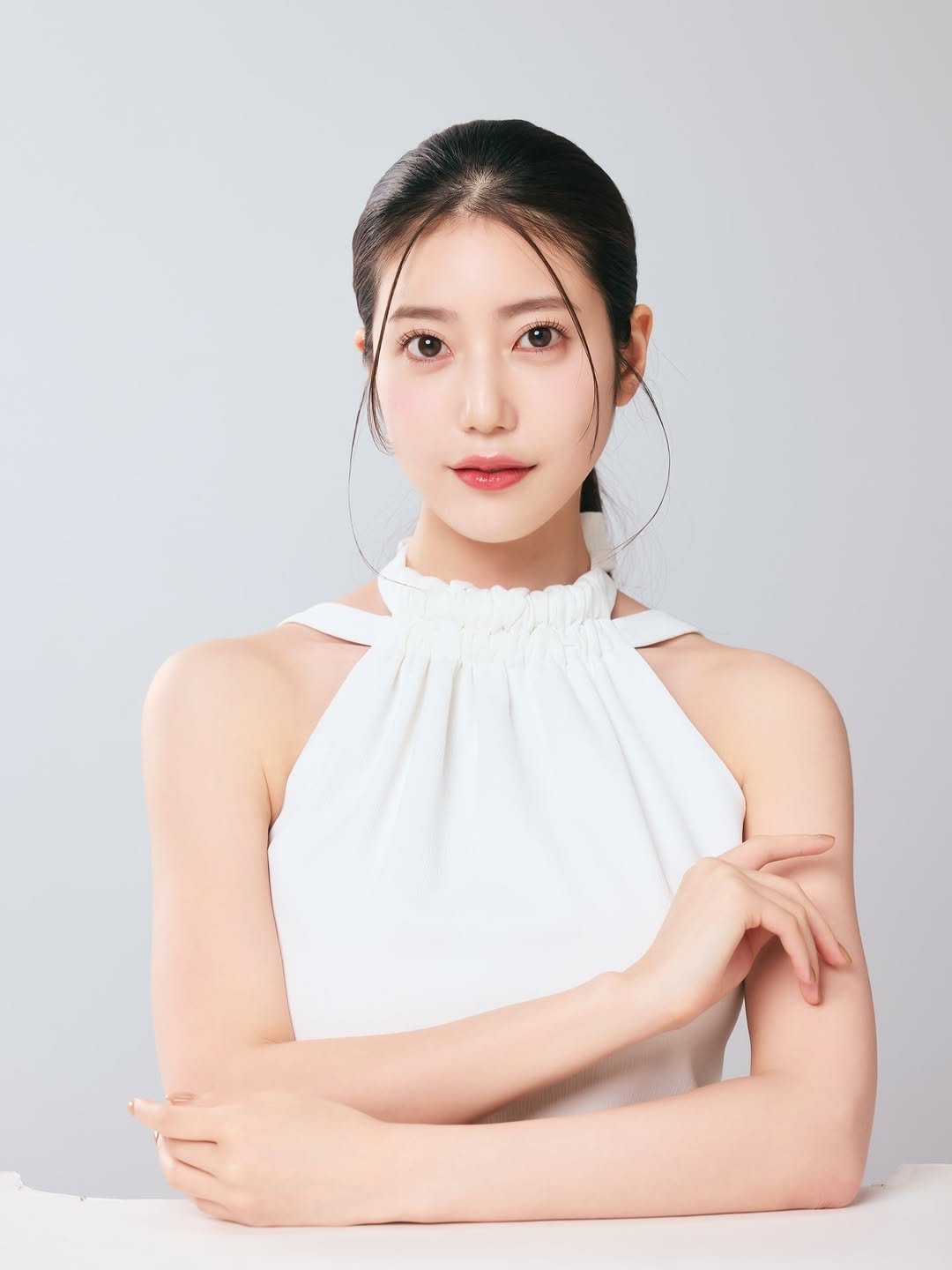 Photo shared by 阿部なつき on December 01, 2025 tagging @hiromaz_hd_official. May be an image of one or more people, braids, makeup, dress and text.