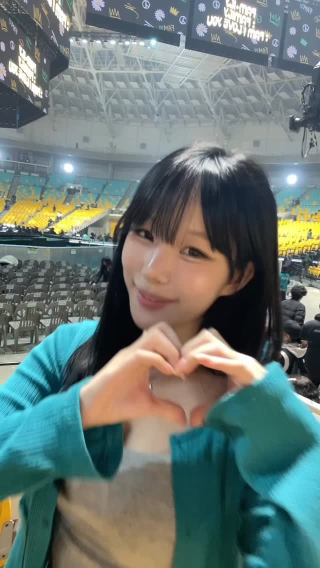 i1uvmyun1verse 게시물 이미지: 드레스코드에 충실한 패션